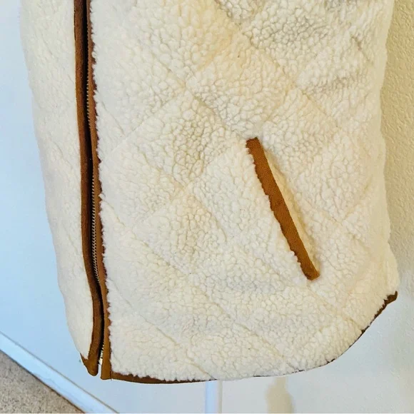 Old Navy Cream Sherpa Vest with Brown Trim - Picture 4 of 10